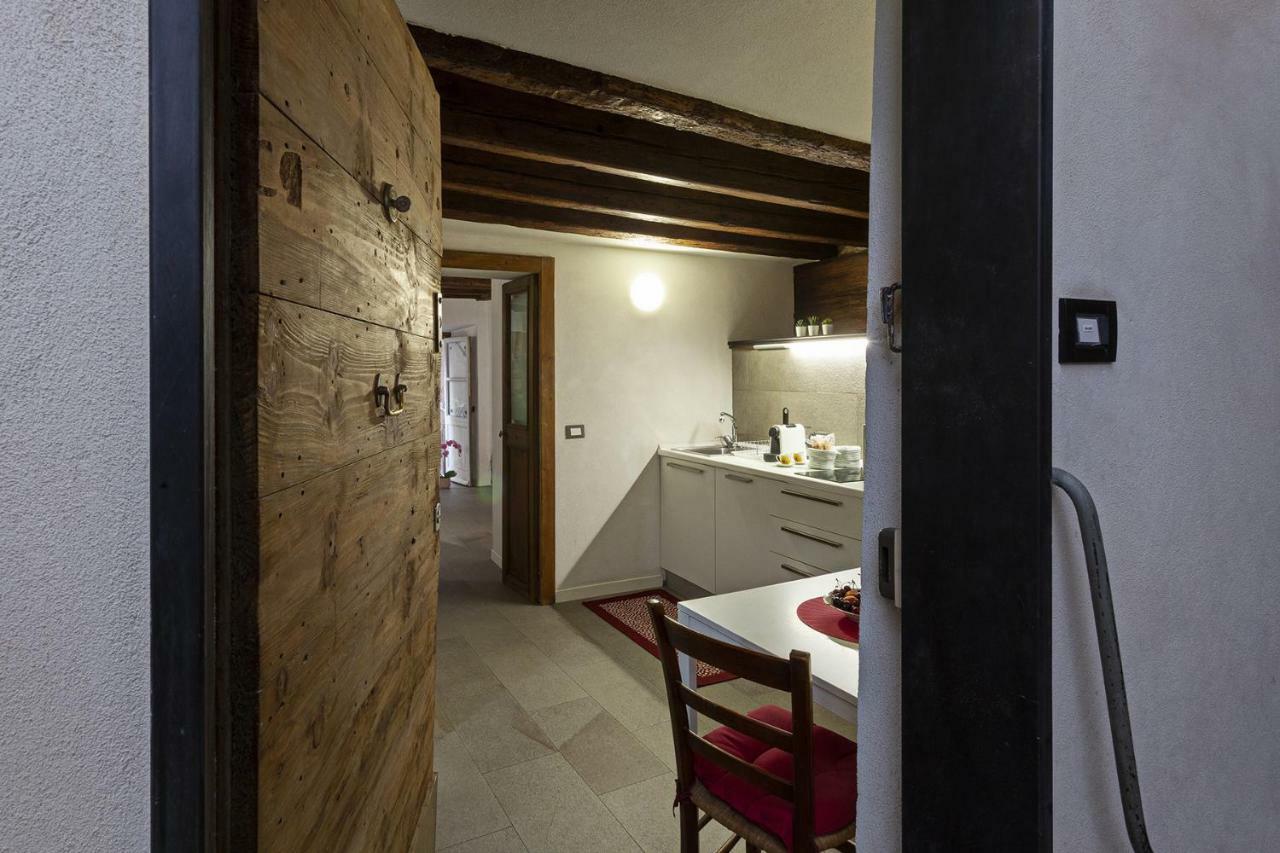 Wood And Stone Apartment In The Historical Center Cenova Dış mekan fotoğraf